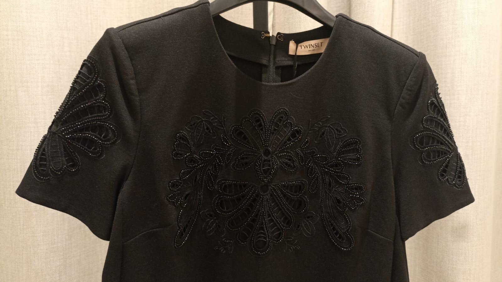 TWIN-SET ABITO CON RICAMO NERO