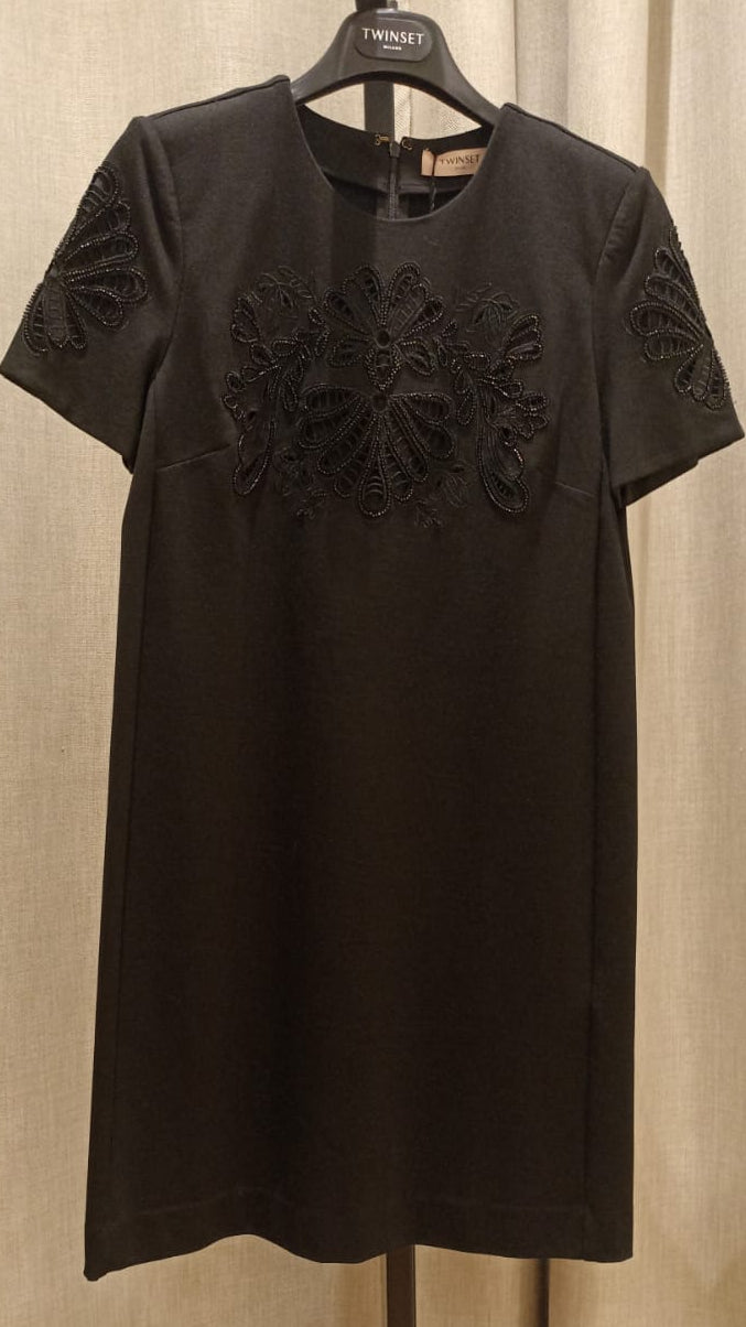 TWIN-SET ABITO CON RICAMO NERO